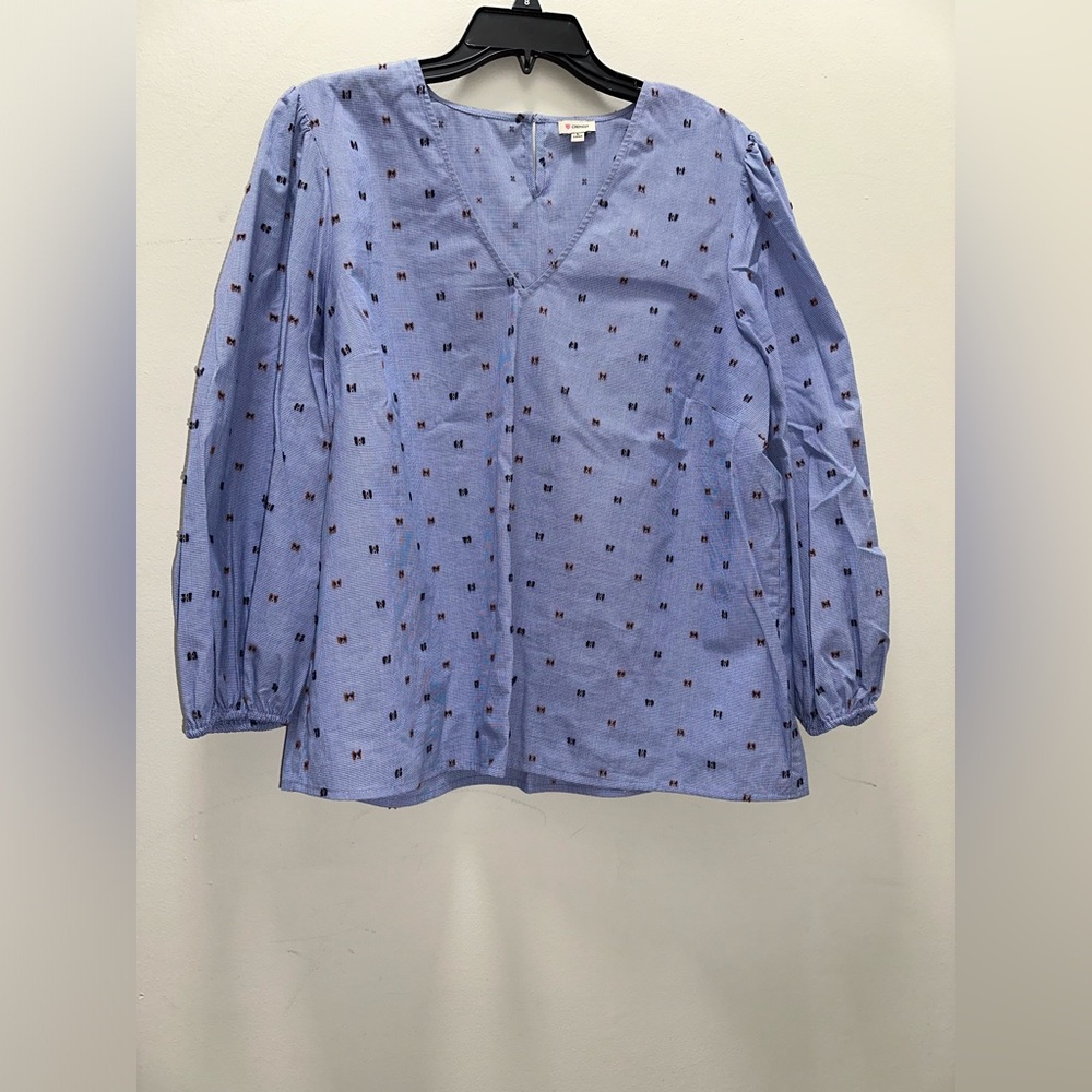 Cremiux with dramatic sleeves